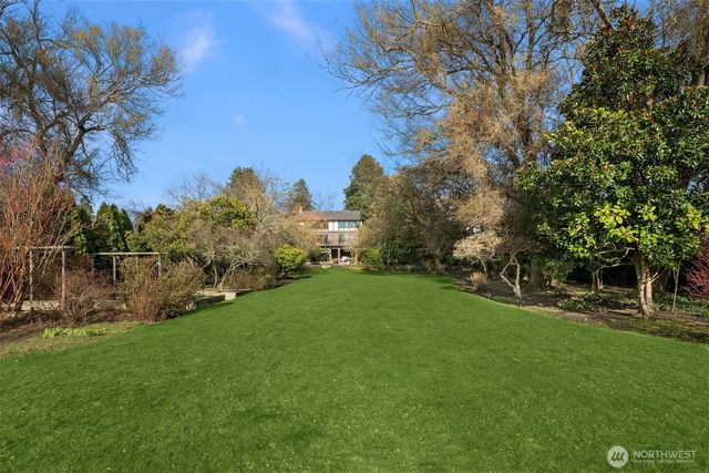 3925 NE Surber Drive, Seattle, WA 98105