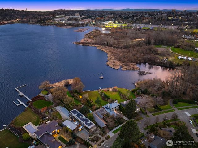 3925 NE Surber Drive, Seattle, WA 98105