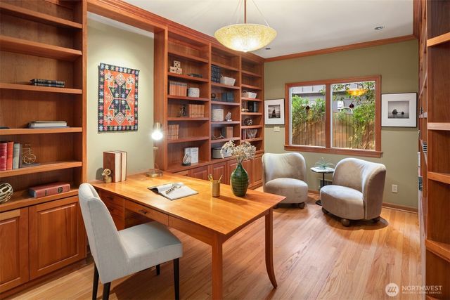 3925 NE Surber Drive, Seattle, WA 98105