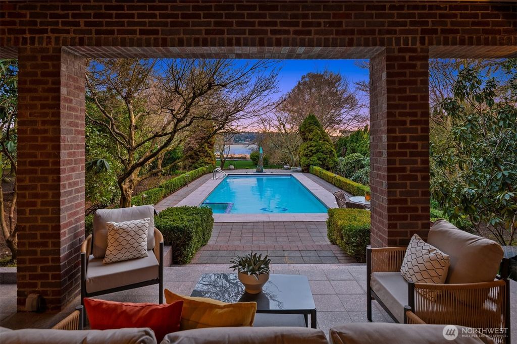 3925 NE Surber Drive, Seattle, WA 98105