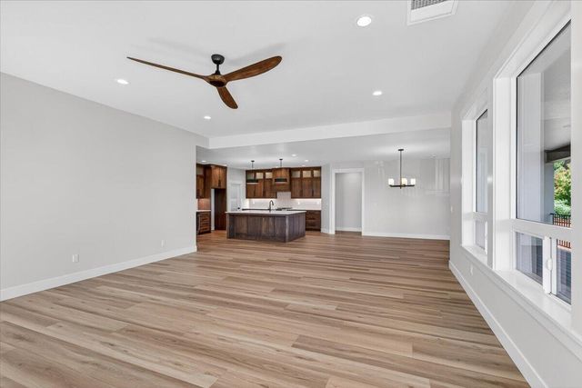 4302 Vista Pointe Drive, Medford, OR 97504