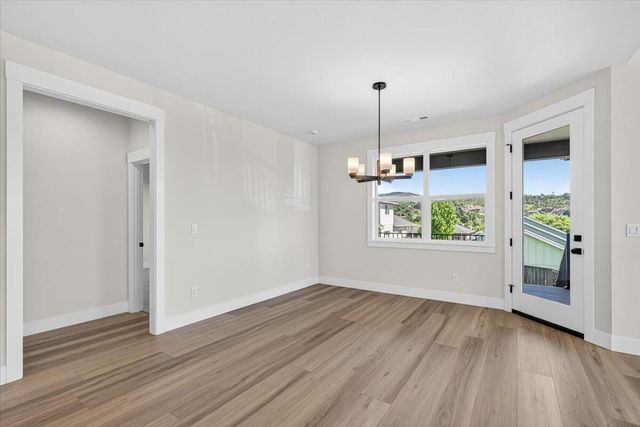 4302 Vista Pointe Drive, Medford, OR 97504