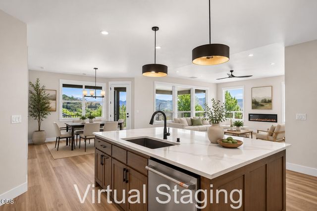 4302 Vista Pointe Drive, Medford, OR 97504