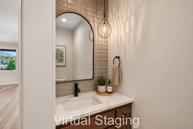 4302 Vista Pointe Drive, Medford, OR 97504