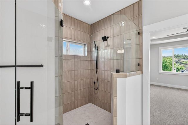 4302 Vista Pointe Drive, Medford, OR 97504