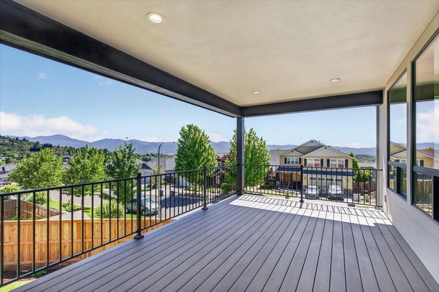 4302 Vista Pointe Drive, Medford, OR 97504