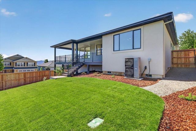 4302 Vista Pointe Drive, Medford, OR 97504