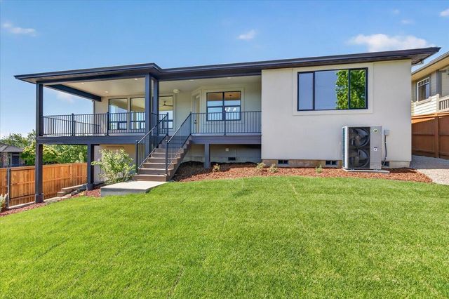 4302 Vista Pointe Drive, Medford, OR 97504