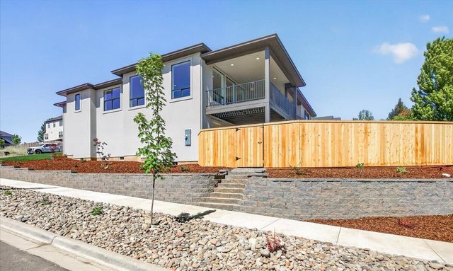 4302 Vista Pointe Drive, Medford, OR 97504