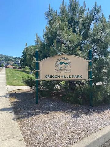 4302 Vista Pointe Drive, Medford, OR 97504