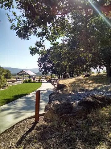 4302 Vista Pointe Drive, Medford, OR 97504