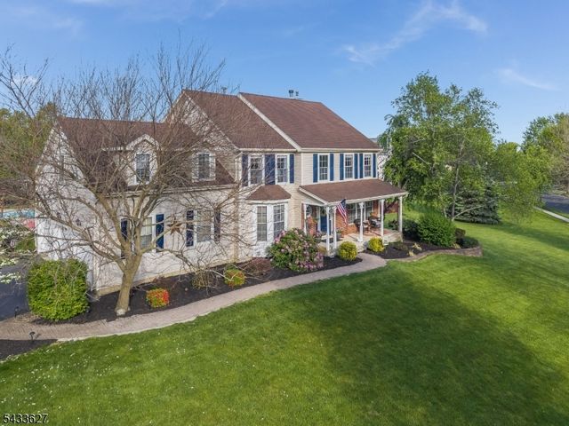 15 Foxwood Ln, Lopatcong Twp., NJ 08865