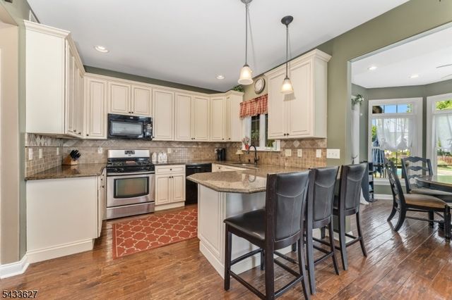 15 Foxwood Ln, Lopatcong Twp., NJ 08865