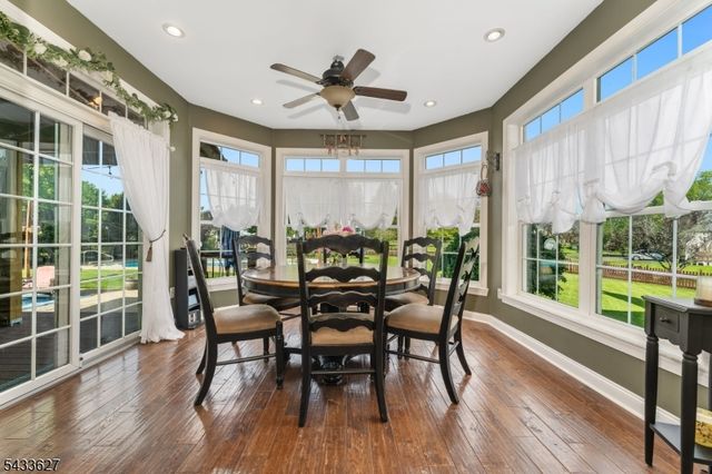 15 Foxwood Ln, Lopatcong Twp., NJ 08865