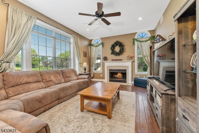 15 Foxwood Ln, Lopatcong Twp., NJ 08865