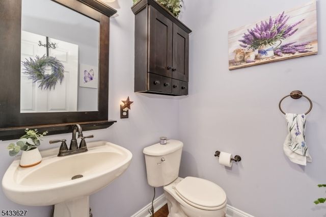 15 Foxwood Ln, Lopatcong Twp., NJ 08865
