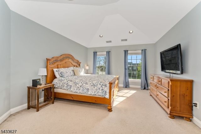 15 Foxwood Ln, Lopatcong Twp., NJ 08865