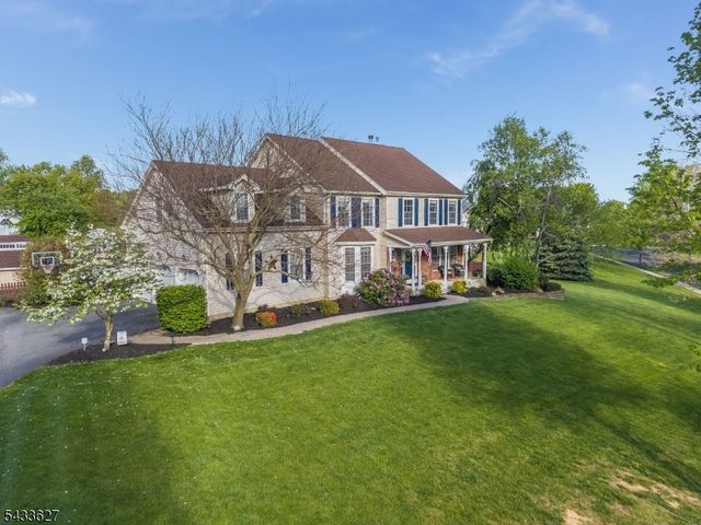 15 Foxwood Ln, Lopatcong Twp., NJ 08865