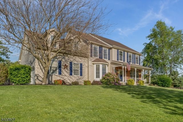 15 Foxwood Ln, Lopatcong Twp., NJ 08865