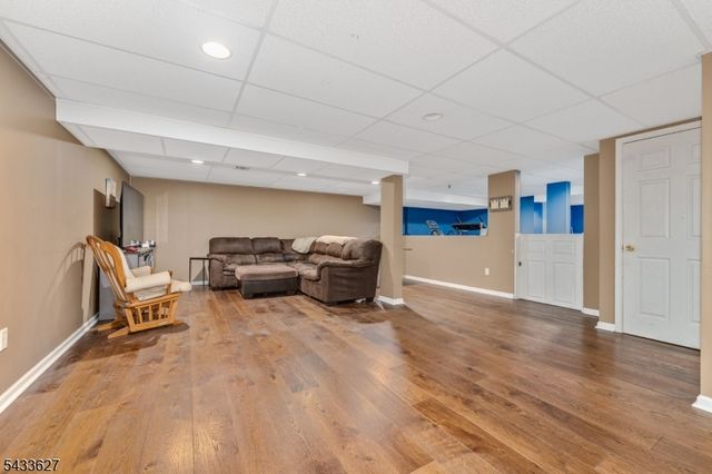15 Foxwood Ln, Lopatcong Twp., NJ 08865