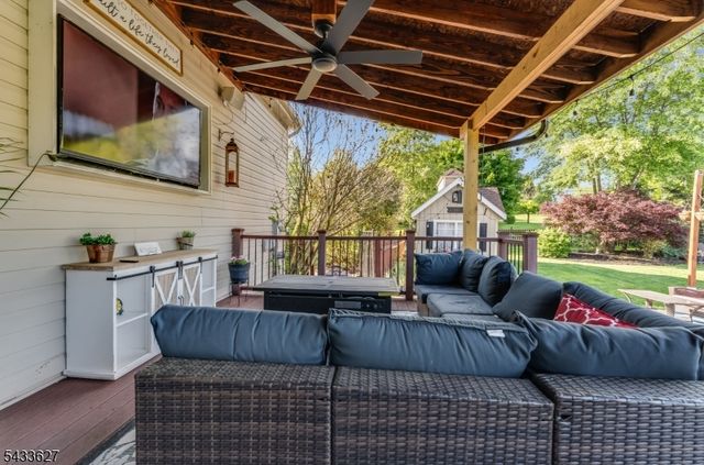 15 Foxwood Ln, Lopatcong Twp., NJ 08865