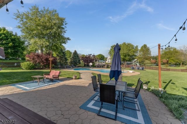 15 Foxwood Ln, Lopatcong Twp., NJ 08865