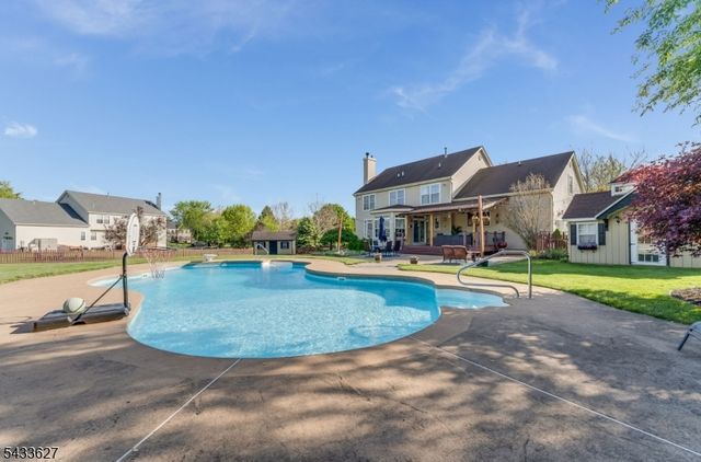 15 Foxwood Ln, Lopatcong Twp., NJ 08865