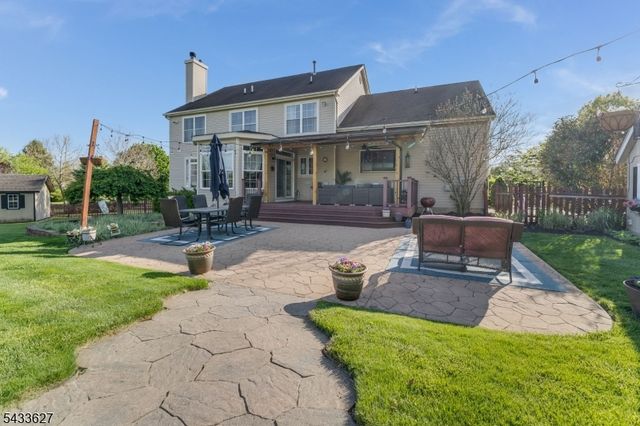 15 Foxwood Ln, Lopatcong Twp., NJ 08865