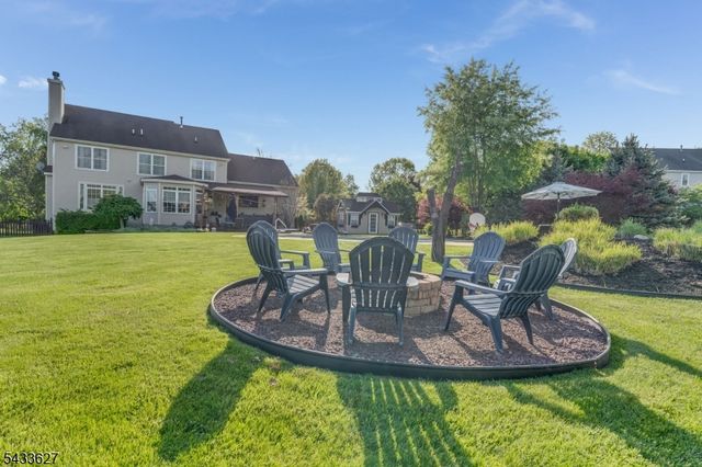 15 Foxwood Ln, Lopatcong Twp., NJ 08865