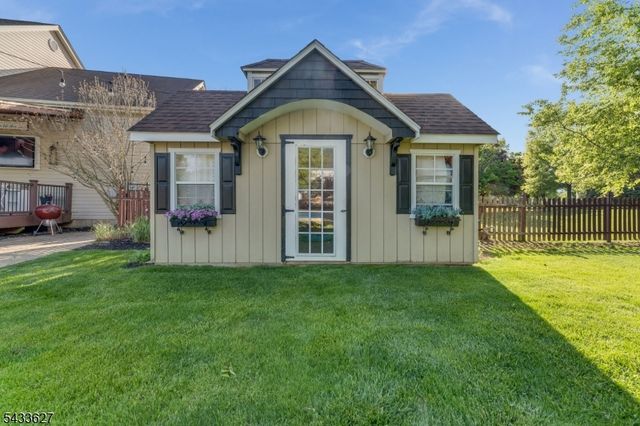 15 Foxwood Ln, Lopatcong Twp., NJ 08865