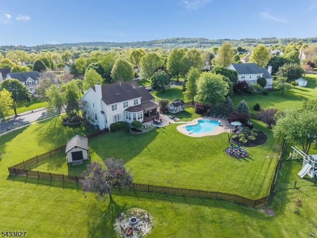 15 Foxwood Ln, Lopatcong Twp., NJ 08865
