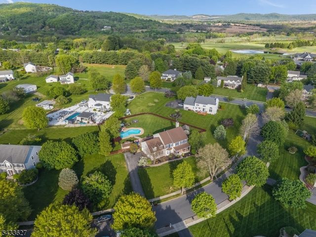 15 Foxwood Ln, Lopatcong Twp., NJ 08865