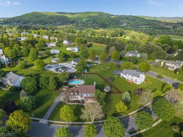15 Foxwood Ln, Lopatcong Twp., NJ 08865