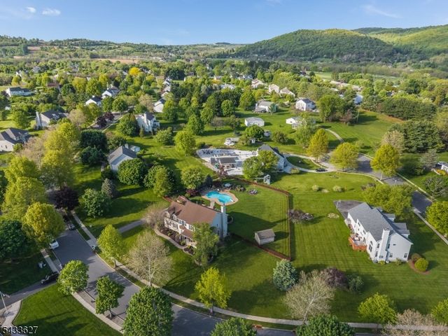 15 Foxwood Ln, Lopatcong Twp., NJ 08865