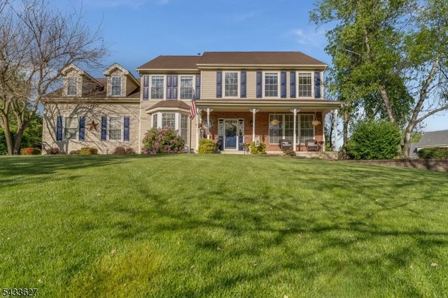 15 Foxwood Ln, Lopatcong Twp., NJ 08865