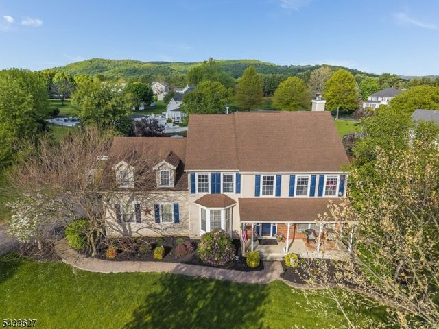 15 Foxwood Ln, Lopatcong Twp., NJ 08865