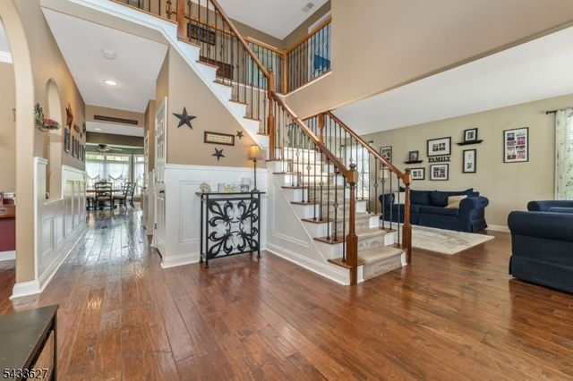 15 Foxwood Ln, Lopatcong Twp., NJ 08865