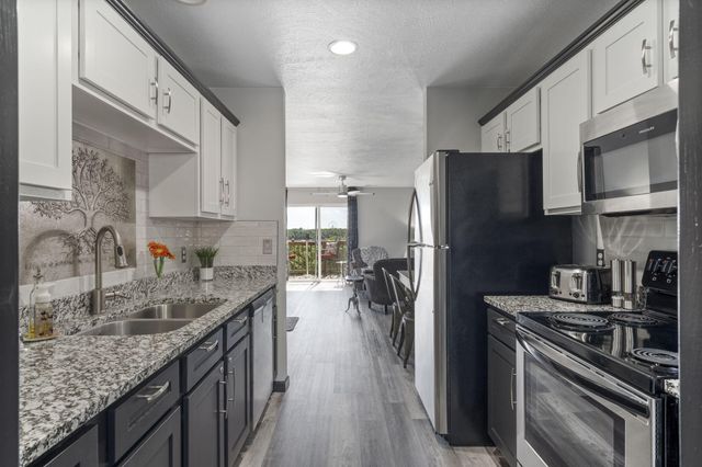 2915 Vineyards Parkway 6, Branson, MO 65616