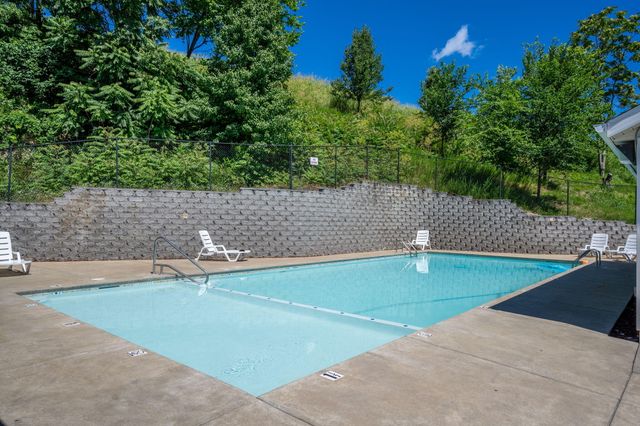 2915 Vineyards Parkway 6, Branson, MO 65616