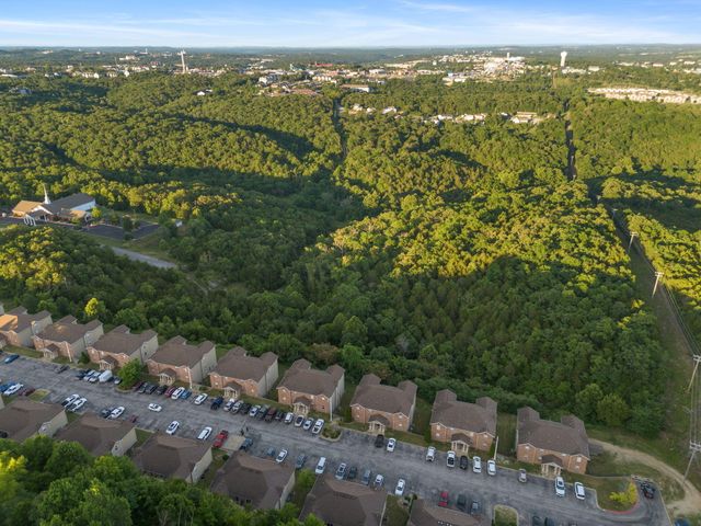 2915 Vineyards Parkway 6, Branson, MO 65616