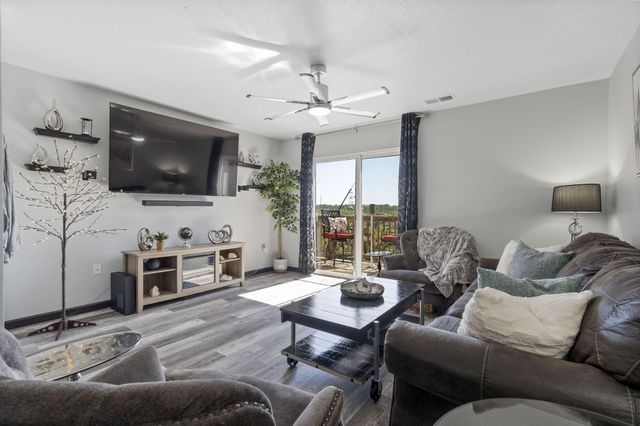 2915 Vineyards Parkway 6, Branson, MO 65616