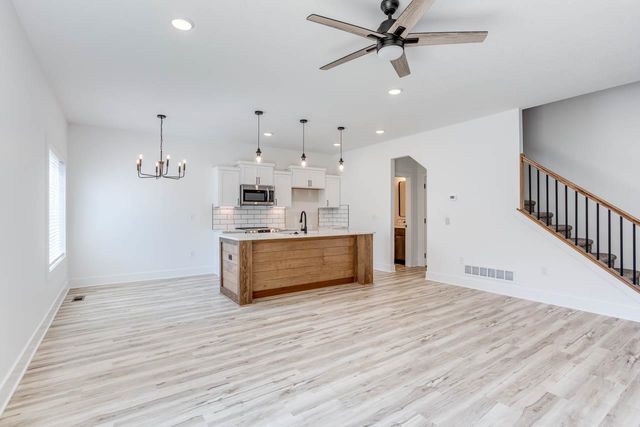 8423 N Tyler Ct, Wichita, KS 67205