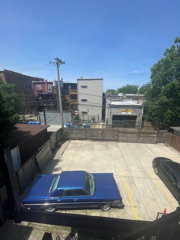 718 S Claremont Avenue, Chicago, IL 60612