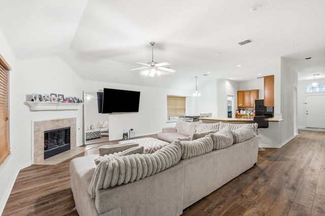 1235 Clearwater Drive, Grand Prairie, TX 75052