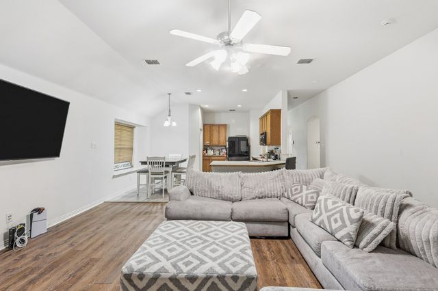 1235 Clearwater Drive, Grand Prairie, TX 75052