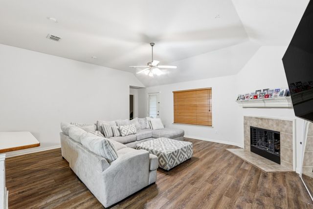 1235 Clearwater Drive, Grand Prairie, TX 75052