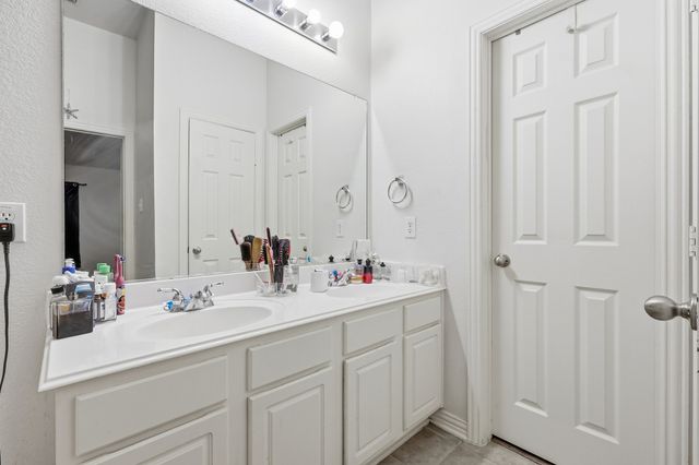 1235 Clearwater Drive, Grand Prairie, TX 75052