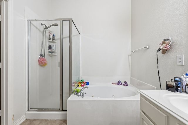 1235 Clearwater Drive, Grand Prairie, TX 75052