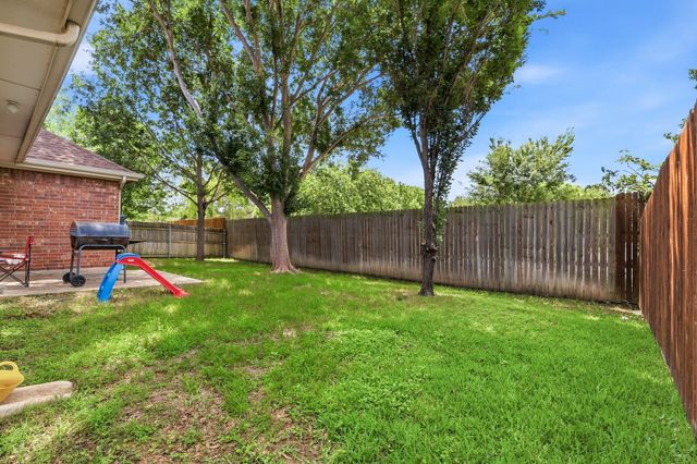 1235 Clearwater Drive, Grand Prairie, TX 75052