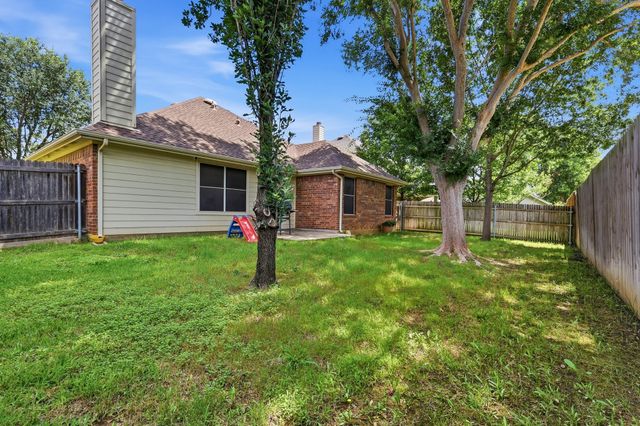 1235 Clearwater Drive, Grand Prairie, TX 75052